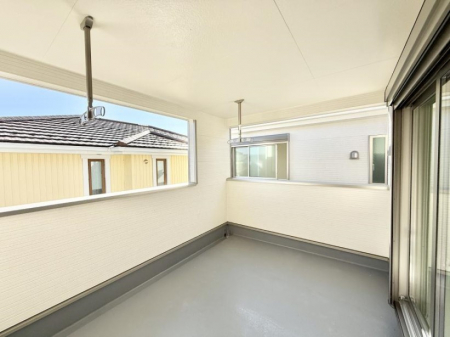 �o���R�j�[�@������ �G�߂̈ڂ낢����������J���I�ȋ�Ԃł�