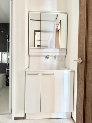 ʑEʏ@邢ʏ͖̎yłႢł