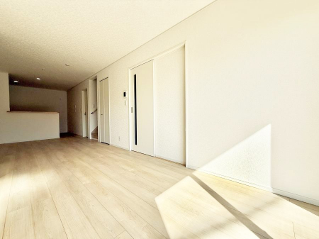 ���r���O�@���������S�n�̂����A���z�̃��r���O