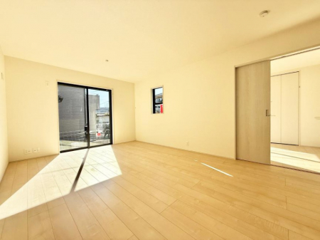 ���r���O�@���������S�n�̂����A���z�̃��r���O