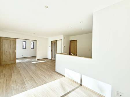 ���r���O�@���������S�n�̂����A���z�̃��r���O