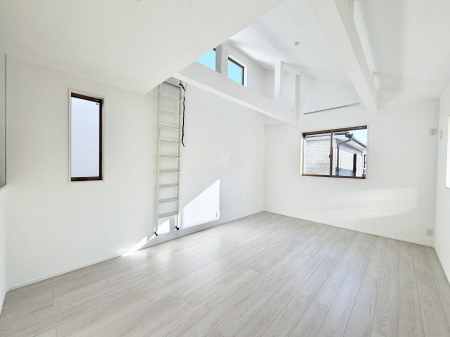 ���r���O�@���������났�ƏΊ炪�W�܂�A�S���܂郊�r���O