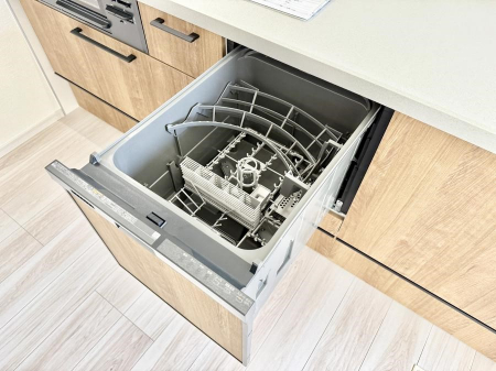 ���̑����ρ@�ݔ�����ԂȂ����I�H����s�J�s�J�Ɏd�グ�Ă���܂�