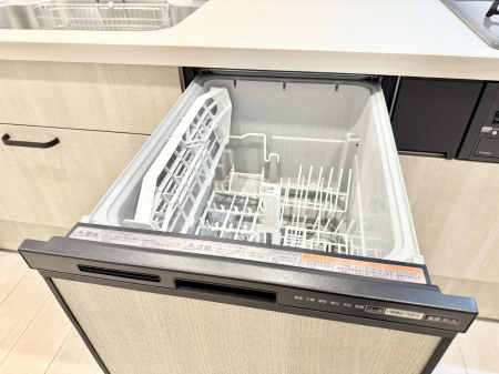 ���̑����ρ@�ݔ�����ԂȂ����I�H����s�J�s�J�Ɏd�グ�Ă���܂�