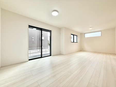 ���r���O�@���������S�n�̂����A���z�̃��r���O