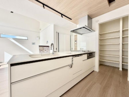 �L�b�`���@���������y���݂ƐH�ׂ�K����͂���L�b�`��