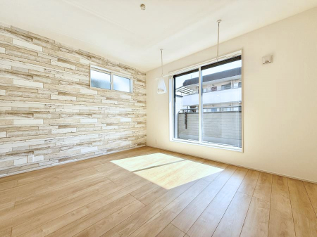 �Q���@�������V���v���ȋ�ԂŁA���[�t���x�b�h��f�X�N�ȂǁA���@�\�ȉƋ�����p���₷���ł�