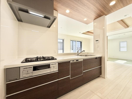 �L�b�`���@�������Ƒ����J��[�߂�A������̂���L�b�`��