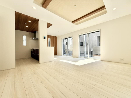 ���r���O�@���������S�n�̂����A���z�̃��r���O