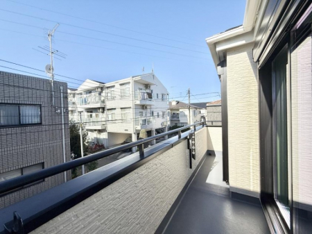 �o���R�j�[�@������ �G�߂̈ڂ낢����������J���I�ȋ�Ԃł�