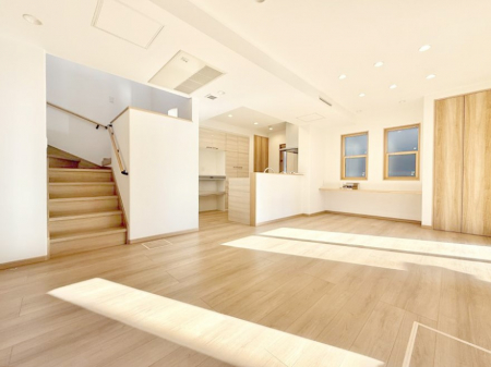 ���r���O�@���������S�n�̂����A���z�̃��r���O