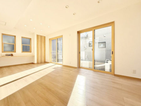 ���r���O�@���������R�Ɖ�b�����܂��A�S�n�悢�ЂƂƂ�