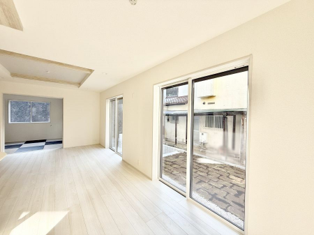 ���r���O�@���������났�ƏΊ炪�W�܂�A�S���܂郊�r���O