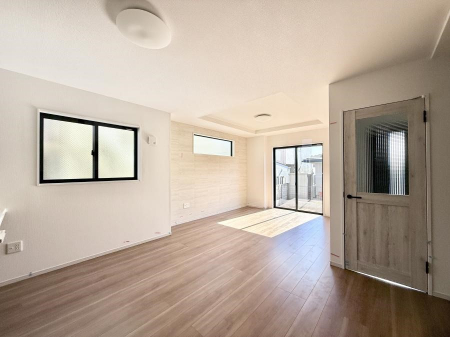 ���r���O�@���������S�n�̂����A���z�̃��r���O