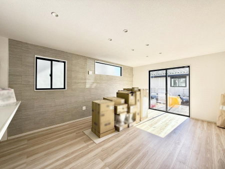 ���r���O�@���������S�n�̂����A���z�̃��r���O