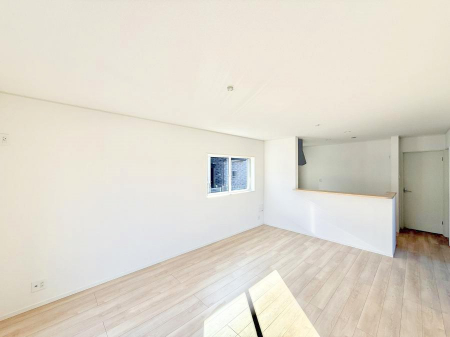 ���r���O�@���������S�n�̂����A���z�̃��r���O