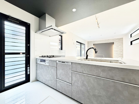 �L�b�`���@�������L���C�ɕЕt���A�g���₷���L�b�`��