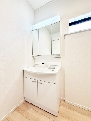 ʑEʏ@邢ʏ͖̎yłႢł