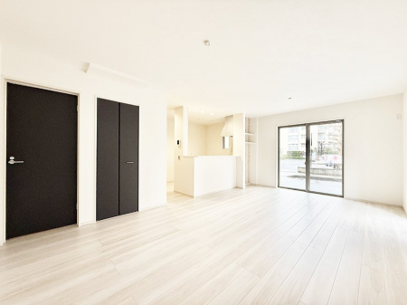 ���r���O�@���������S�n�̂����A���z�̃��r���O