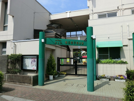 ӊ@ctEۈ牀 400m ł̎q̉