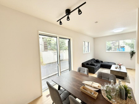 ���r���O�@���������S�n�̂����A���z�̃��r���O