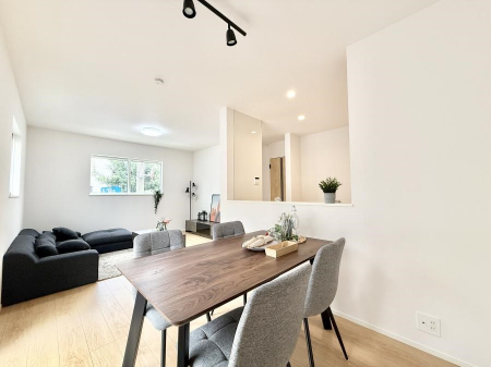 ���r���O�@���������R�Ɖ�b�����܂��A�S�n�悢�ЂƂƂ�