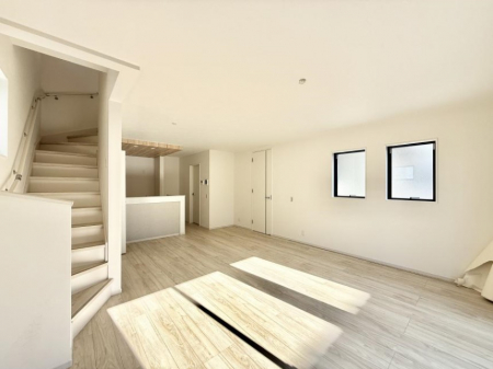 ���r���O�@���������S�n�̂����A���z�̃��r���O