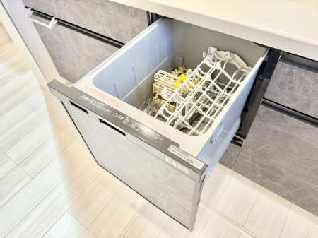 ���̑����ρ@�ݔ�����ԂȂ����I�H����s�J�s�J�Ɏd�グ�Ă���܂�