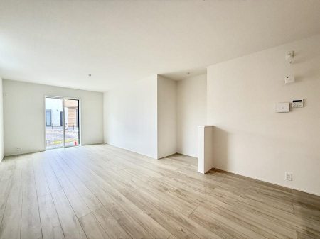 ���r���O�@���������S�n�̂����A���z�̃��r���O