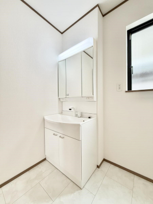 ʑEʏ@邢ʏ͖̎yłႢł