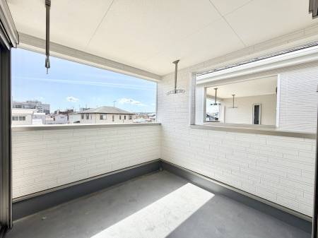 �o���R�j�[�@������ �G�߂̈ڂ낢����������J���I�ȋ�Ԃł�