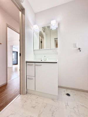 ʑEʏ@邢ʏ͖̎yłႢł