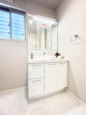 ʑEʏ@邢ʏ͖̎yłႢł