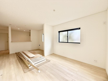 ���r���O�@���������S�n�̂����A���z�̃��r���O