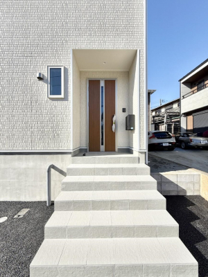 ���ց@�O�ρ� �V���v���Ŕ������A�Z�܂��̑���ۂ��ʂ錺�ւł�