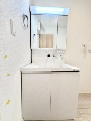 ʑEʏ@邢ʏ͖̎yłႢł