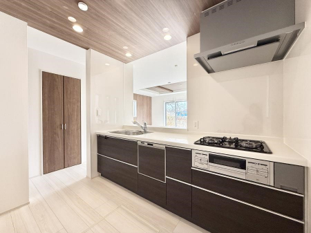 �L�b�`���@�������Ƒ����J��[�߂�A������̂���L�b�`��