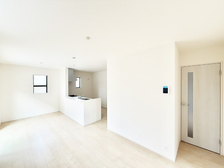 ���r���O�@���������S�n�̂����A���z�̃��r���O