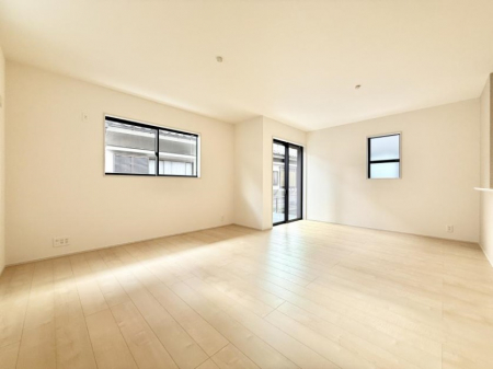 ���r���O�@���������S�n�̂����A���z�̃��r���O