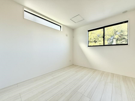 �Q���@�������V���v���ȋ�ԂŁA���[�t���x�b�h��f�X�N�ȂǁA���@�\�ȉƋ�����p���₷���ł�