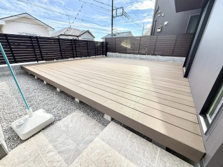 ���̑��@�O�ρ��V�C�̗ǂ����̓E�b�h�f�b�L�ł̂�т�����ڂ���  