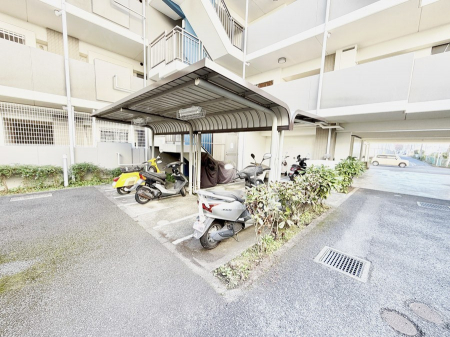 ���̑��@�O�ρ�������Ɛ������ꂽ���֏�ŁA���]�Ԃ̕ۊǂ����S�ł�