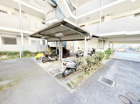 ���̑��@�O�ρ��~�n���ɒ��֏���������Ă���A���]�Ԃ̗��p���X���[�Y�ł�