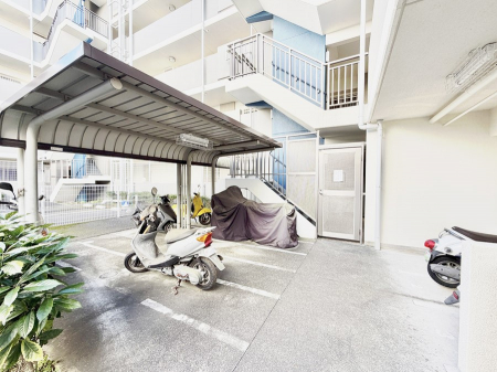 ���̑��@�O�ρ��~�n���ɒ��֏���������Ă���A���]�Ԃ̗��p���X���[�Y�ł�