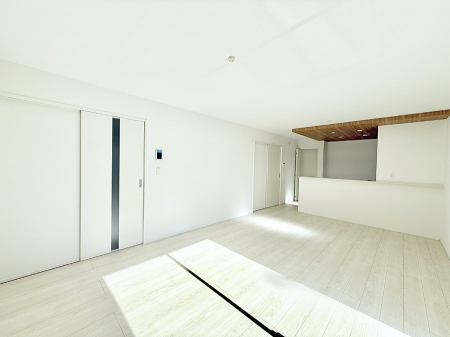 ���r���O�@���������났�ƏΊ炪�W�܂�A�S���܂郊�r���O