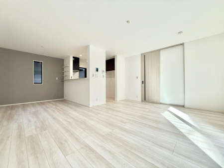 ���r���O�@���������났�ƏΊ炪�W�܂�A�S���܂郊�r���O