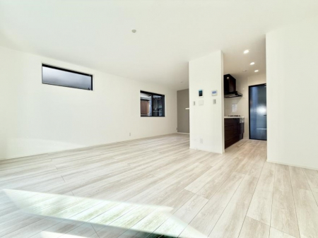 ���r���O�@���������S�n�̂����A���z�̃��r���O