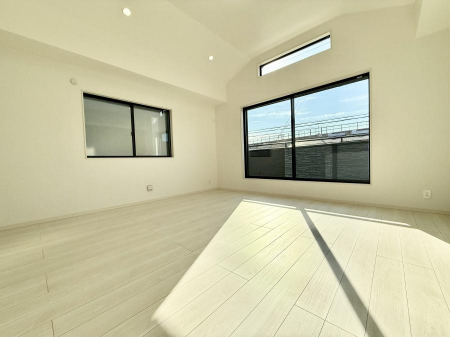 ���r���O�@���������S�n�̂����A���z�̃��r���O