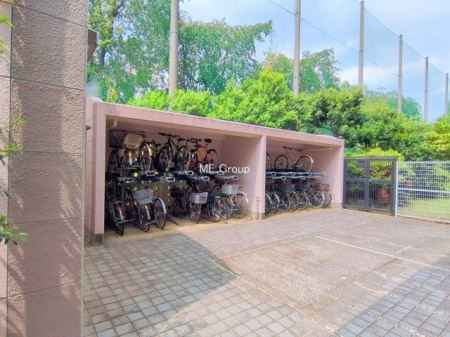 ���̑��@�O�ρ����]�Ԃ��g�����Ƒ��ɂ����S�̒��փX�y�[�X��~�n���ɂ��p��