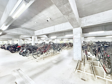 ���̑��@�O�ρ��~�n���ɒ��֏���������Ă���A���]�Ԃ̗��p���X���[�Y�ł�